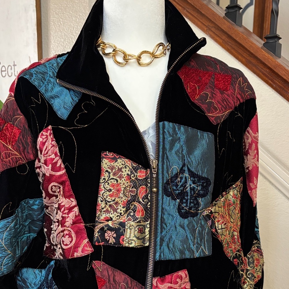 Beautiful Vintage, Eye Catching✨ Chicos Patchwork Velvet Women's Jacket 🤩 - Picture 2 of 11